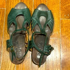 Argila forest green leather sandals made in Spain. EUR Size 37 / U.S. Size 6.5